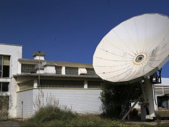 Les antigues instal·lacions de Ràdio Liberty encara recorden la funció que van fer tot i haver-se derruït les antenes. MANEL LLADÓ