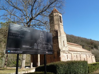 Una vista exterior del monestir benedictí romànic de Sant Joan, la millora urbanística de l'entorn del qual s'ha aturat a l'espera d'excavacions. J.C
