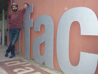 Ernesto Collado a l'exterior de la Factoria de les Arts Escèniques de Banyoles, dilluns passat. R. E