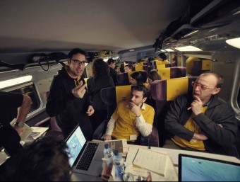 Imatge dels emprenedors treballant durant el trajecte de l'Imagine Express