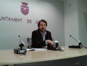 El regidor socialista Vicent Mascarell en conferència de premsa. EL PUNT AVUI