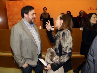 Oriol Junqueras i Montserrat Tura en la conferència d'ahir a Santa Coloma de Gramenet QUIM PUIG