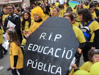Som Escola va aprofitar la rua de Palamós per defensar l'escola pública. LL.S./J.S