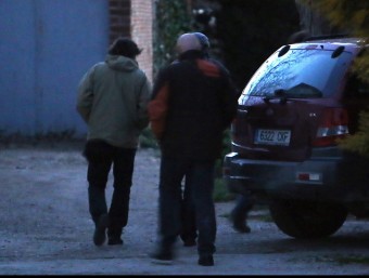 Els Mossos, en la inspecció que van fer dimecres a l'escenari del crim MANEL LLADÓ