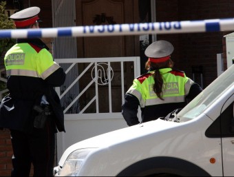 La Policia Local de Montornès ha acordonat la zona i els Mossos d'Esquadra buscaven proves a l'interior del domicili