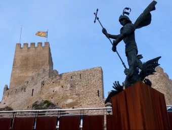Monument a Sant Jordi a la rodalia del Castell. B. SILVESTRE