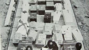 Imatge de l'enterrament de cossos de requetès a Montserrat. DEL LLIBRE “ASÍ ERAN NUESTROS MUERTOS” DE MOSSÈN SALVADOR NONELL