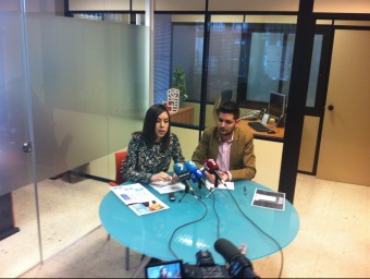 Diana Morant i José Manuel Prieto denuncien els fets davant els mitjans de comunicació. ELPUNTAVUI