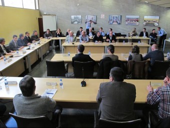 La reunió del consell d'alcalde del Gironès ahir a la seu del consell comarcal JORDI NADAL