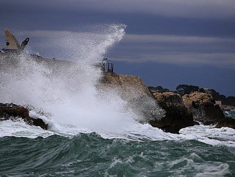 Temporal de mar i vent a l'Escala MANEL LLADO