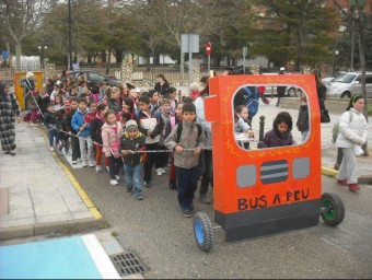 Bus a peu, part del projecte dels camins escolars segurs. EL PUNT AVUI