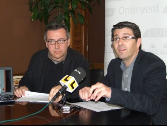 L'alcalde i el regidor d'Hisenda informen sobre el pressupost. EL PUNT AVUI