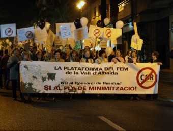Pancarta d'inici de la manifestació contra el Consorci de Residus. EL PUNT AVUI