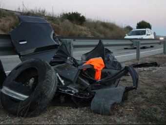 Restes d'un dels vehicles implicats en l'accident d'aquest diumenge a la C-15, a ACN TORRELAVIT