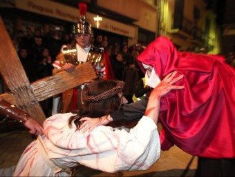 Un moment del Via Crucis Vivent de l'any passat a Sant Hilari. El personatge de Jesús és interpretat per Jordi Vila. EL PUNT