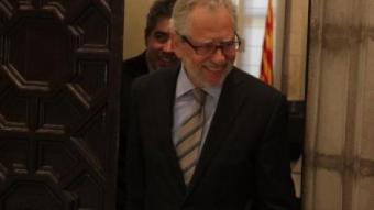 El president del CATN, Carles Viver i Pi-Sunyer, i conseller de la Presidència, Francesc Homs, aquest dilluns al Palau de la Generalitat ACN