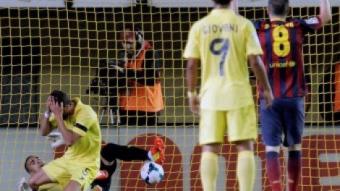 El defensa del Vila-real Musacchio es lamenta després de marcar un gol en pròpia porta, aquest diumenge al Madrigal EFE