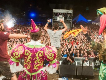 La ciutat imaginaria dels Txarango va ser una festa durant dos dies, amb 3.500 assistents ARNAU JAUMIRA