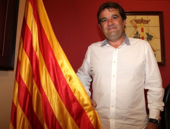 Carles Suarez (CiU), alcalde de Garriguella, ahir a l'ajuntament del municipi JOAN SABATER