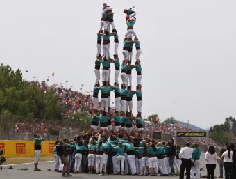 El 4 i el 3 de 8 simultanis que han fet els Castellers de Vilafranca al Circuit de Barcelona-Catalunya ORIOL DURAN