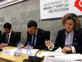 Calvet, Vila i Garcia, ahir a l'Ajuntament de Santa Perpètua ACN