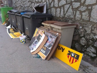Una imatge de la documentació trobada en un carrer d'Arbúcies, al costat d'uns contenidors, l'any passat EL PUNT AVUI