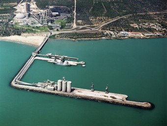 El port industrial d'Alcanar tindrà un calat de 12 metres. EL PUNT AVUI