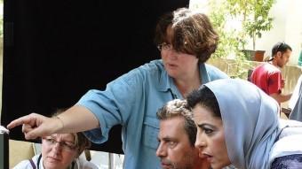 Lorraine Lévy, dreta, dóna instruccions als actors durant el rodatge d'El hijo del otro' SURTSEY FILMS
