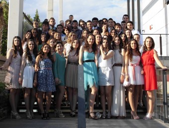 Imatge del grup de l'alumnat graduat. EL PUNT AVUI