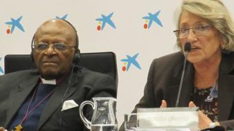 L'arquebisbe Desmond Tutu i Teresa Crespo, d'ECAS, ahir EL PUNT AVUI