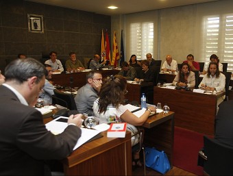 El ple de Castelldefels va comptar amb l'assistència de tots els regidors. ORIOL DURAN