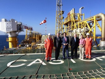 Els ministres Soria, Margallo i Sachez de León van visitar la planta el passat octubre, junt amb el president del govern valencià. EL PUNT-AVUI