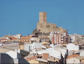 Silueta de Banyeres de Mariola amb el castell al fons. B. SILVESTRE