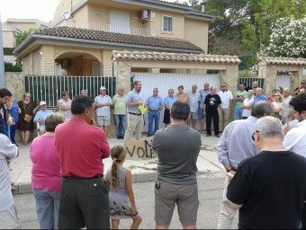Assemblea de veïns del carrer Barranc de Rubio. EL PUNT AVUI