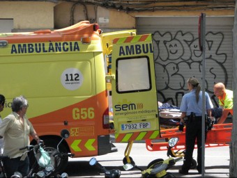 Una ambulància de Servei d'Emergències Mèdiques, en una imatge d'arxiu O.PINILLA