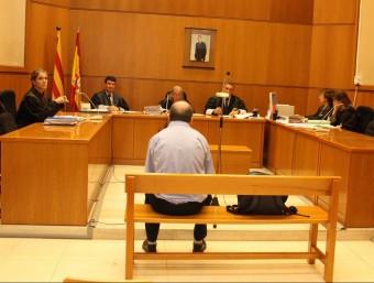 El professor acusat de corrupció de menors, ahir en el judici a l'Audiència de Barcelona POL SOLÀ /ACN