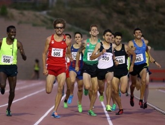 L'arribada dels 1.500 m, amb His Bashir (506), Rolim (505), Hitrame (509 i guanyador), Rodríguez (840) i Mechaal (562), a la dreta QUIM PUIG