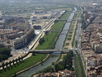 El riu Segre al seu pas per Lleida és a l'estiu una làmina d'aigua amb un cabal de 0,2 metres cúbics per segon ARXIU
