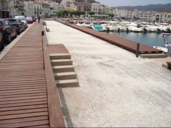El passeig de fusta portuari de Port de la Selva ja amb les millores realitzades. EL PUNT AVUI