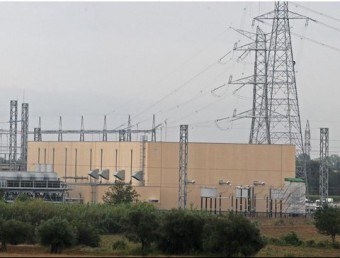 Imatge de la zona on s'instal·len les subestacions elèctriques de la MAT a Santa Llogaia d'Àlguema, entre el poble i l'autopista. LLUÍS SERRAT