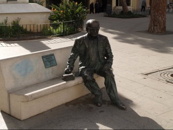 Monument homenatge a Estellés en la plaça del seu poble. ESCORCOLL