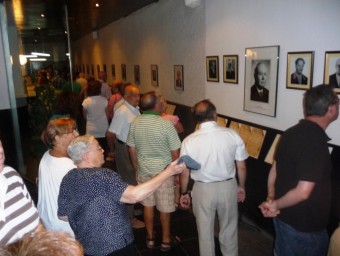 Nombrosos visitants ahn recorregut l'exposició de les bodes d'or. ESCORCOLL