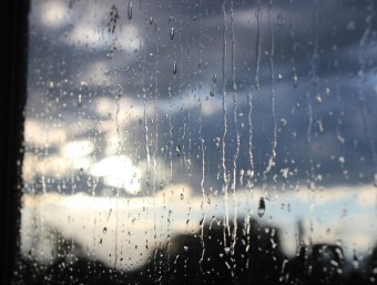 Pluja en el vidre d'una finestra MORGUEFILES
