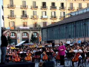 300 violoncel·listes commemoren la caiguda de Rafael Casanova davant del Centre Cultural El Born ACN