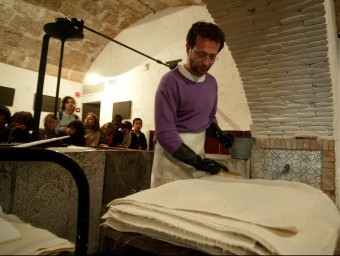 El museu de Capellades recrea la producció de paper com la dels antics molins hidràulics.  ARXIU