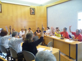 La votació d'aquest migdia a la sala de plens de l'Ajuntament de Malgrat. T.M