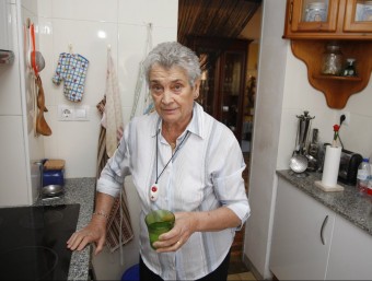 Margarita Sardà fa un any i mig que té el servei de teleassistència de la Creu Roja ORIOL DURAN