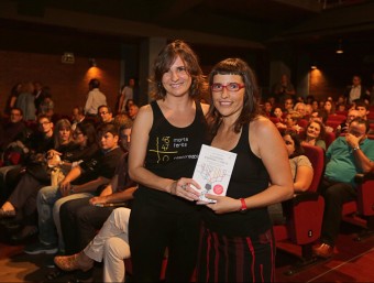 Beatriu Garrote i Laura Ballester el dia de la presentació del llibre. EL PUNT AVUI