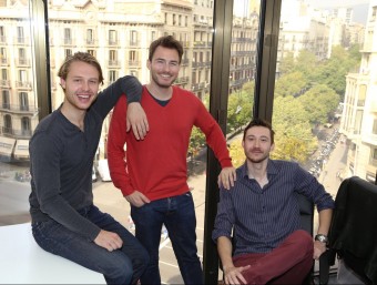 Els tres socis fundadors de GetYourHero, Sebastian Gmelin, Sebastian Janus i Henrik Beckmann.  ANDREU PUIG