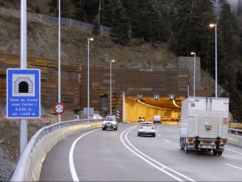 El túnel de Vielha, un dels pocs trams amb dos carrils en un dels sentits de la N-230 ARXIU